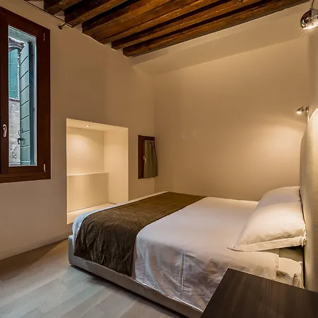 Charming Palace Corte Del Teatro