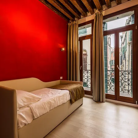 Charming Palace Corte Del Teatro