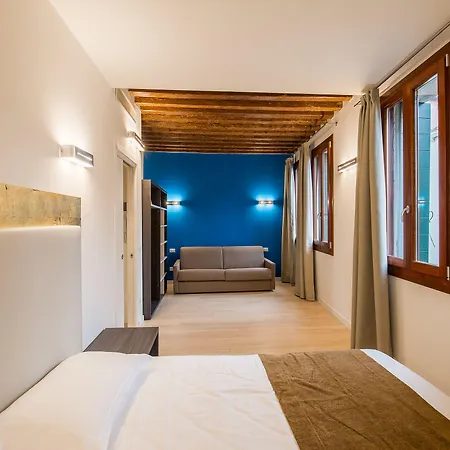 Charming Palace Corte Del Teatro * ונציה