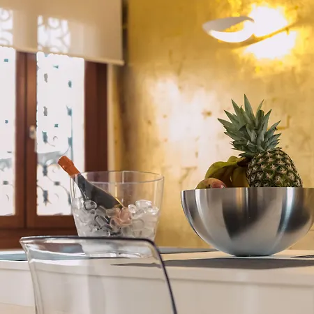 Charming Palace Corte Del Teatro *