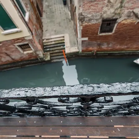 Charming Palace Corte Del Teatro דירה *