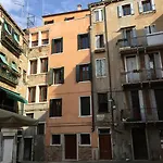 Charming Palace Corte Del Teatro Διαμέρισμα