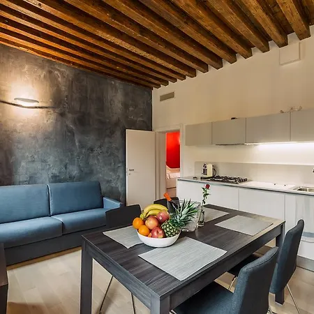 Charming Palace Corte Del Teatro