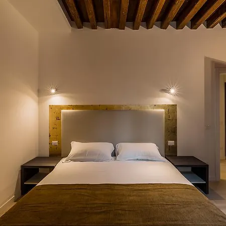 Charming Palace Corte Del Teatro Lägenhet