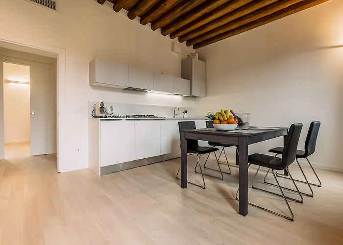 Charming Palace Corte Del Teatro Apartment *