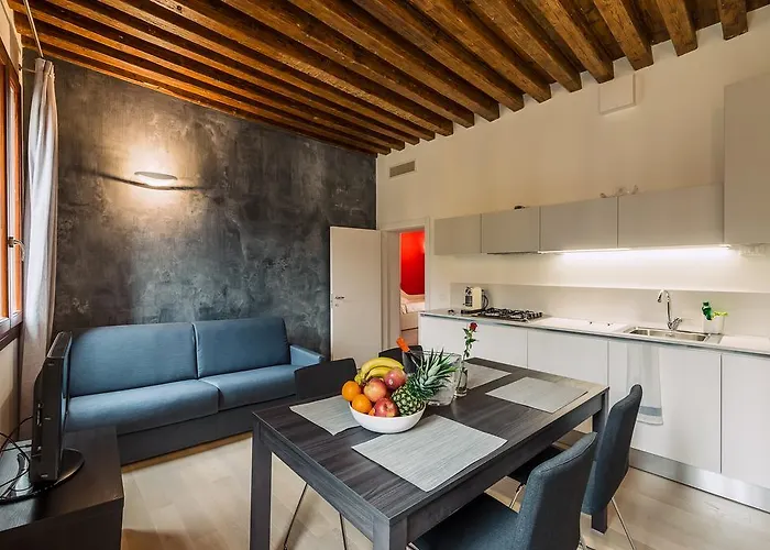 Charming Palace Corte Del Teatro