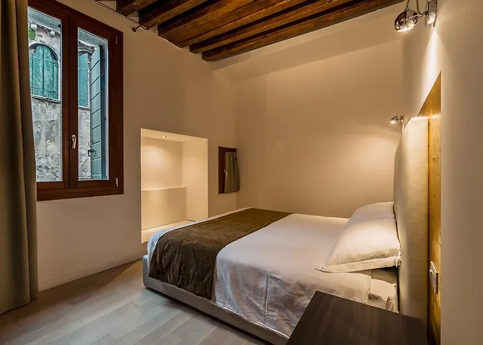 Charming Palace Corte Del Teatro Appartement *