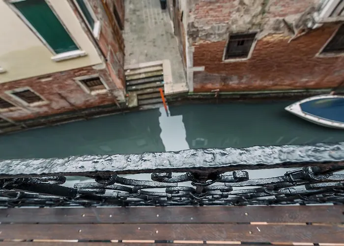 Charming Palace Corte Del Teatro Appartement *