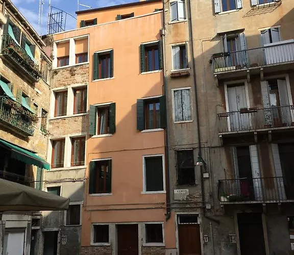 Charming Palace Corte Del Teatro Appartement