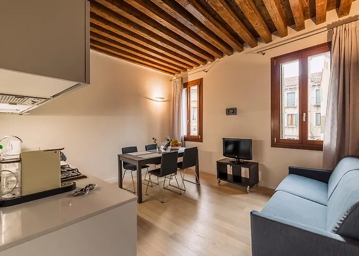 Charming Palace Corte Del Teatro Apartament *