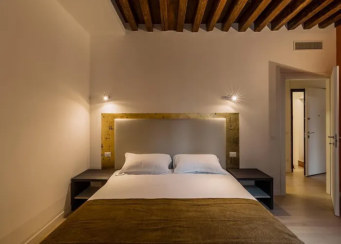 Charming Palace Corte Del Teatro Apartment