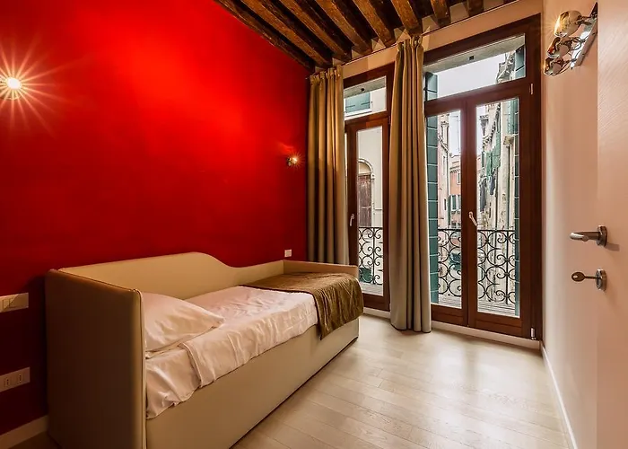 Charming Palace Corte Del Teatro Apartment Venice
