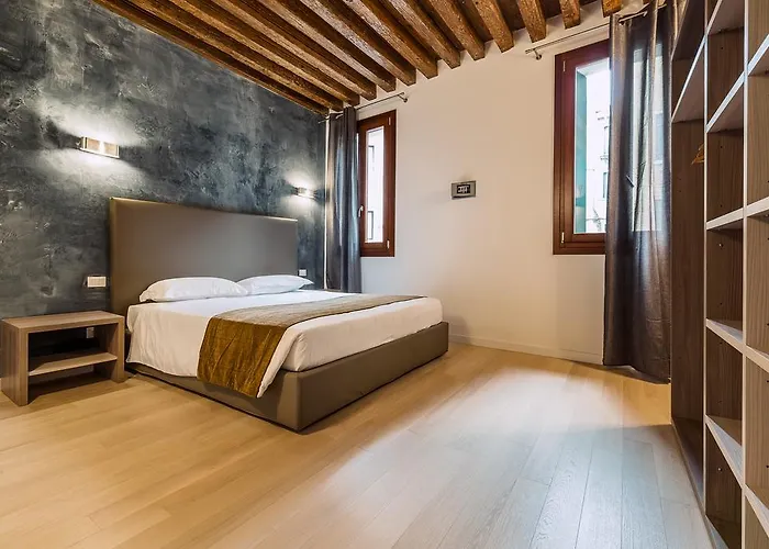 Apartament Charming Palace Corte Del Teatro *