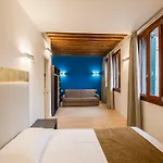 Charming Palace Corte Del Teatro * Velence
