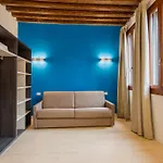 Charming Palace Corte Del Teatro *