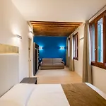 Apartman Charming Palace Corte Del Teatro Velence