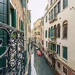 Apartman Charming Palace Corte Del Teatro Velence