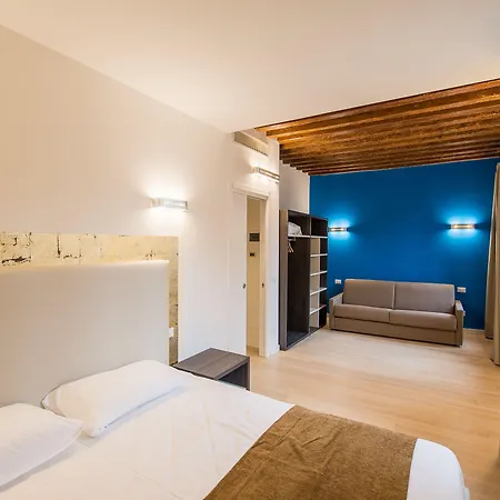 Charming Palace Corte Del Teatro *
