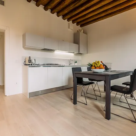 Charming Palace Corte Del Teatro Διαμέρισμα *