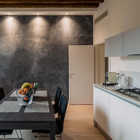 Charming Palace Corte Del Teatro Βενετία