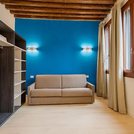 Charming Palace Corte Del Teatro *