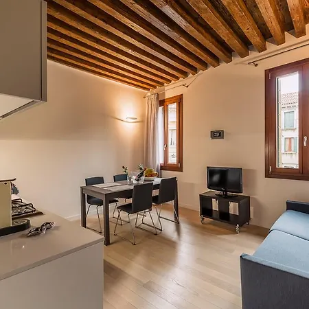 Charming Palace Corte Del Teatro Διαμέρισμα *