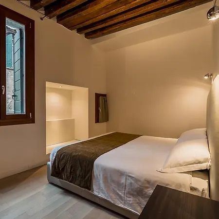 Charming Palace Corte Del Teatro Διαμέρισμα *