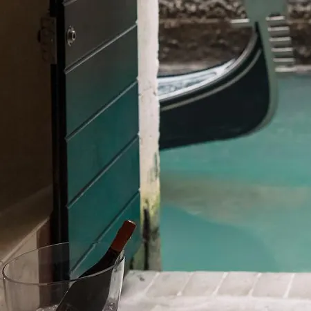 Charming Palace Corte Del Teatro Βενετία